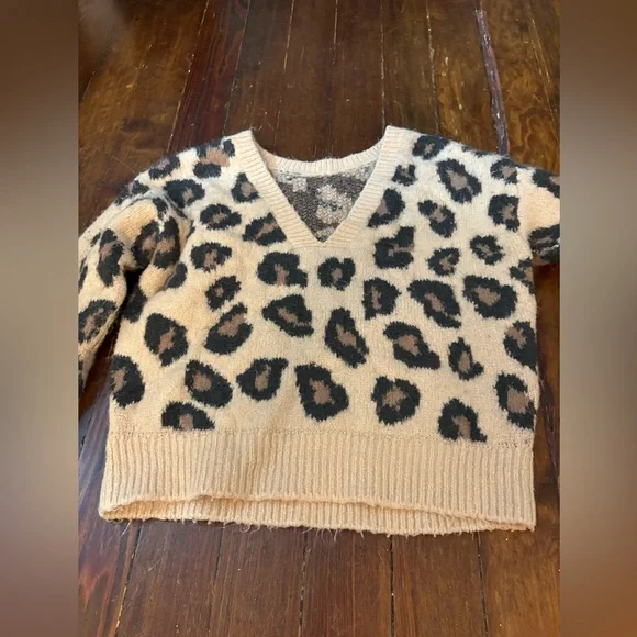 Pink Victoria’s Secret cheetah print fuzzy sweater size M - Picture 4 of 5